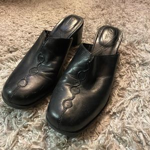 Black heeled Clark’s